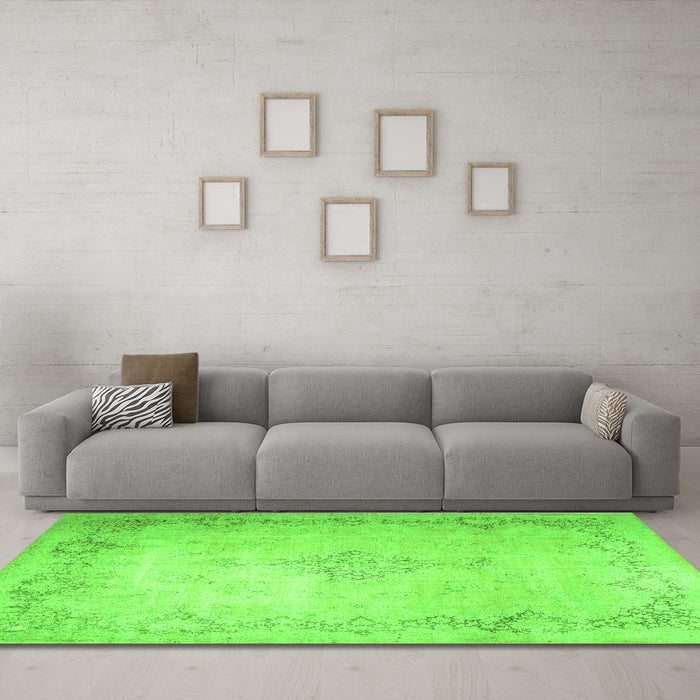 Machine Washable Persian Green Traditional Area Rugs in a Living Room,, wshtr1857grn