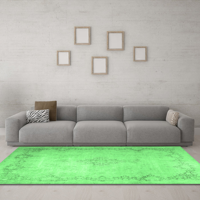 Machine Washable Persian Emerald Green Traditional Area Rugs in a Living Room,, wshtr1857emgrn