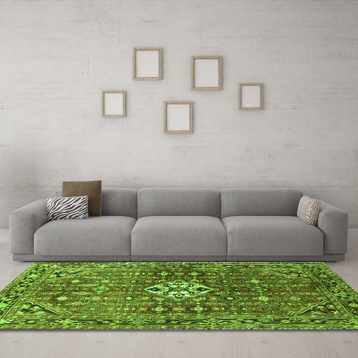 Machine Washable Persian Green Traditional Area Rugs in a Living Room,, wshtr185grn