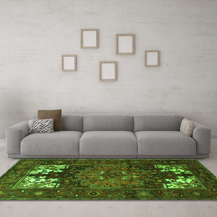 Machine Washable Persian Green Traditional Area Rugs in a Living Room,, wshtr1860grn