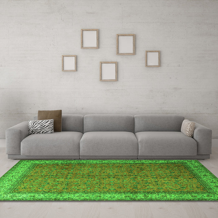Machine Washable Persian Green Traditional Area Rugs in a Living Room,, wshtr1864grn
