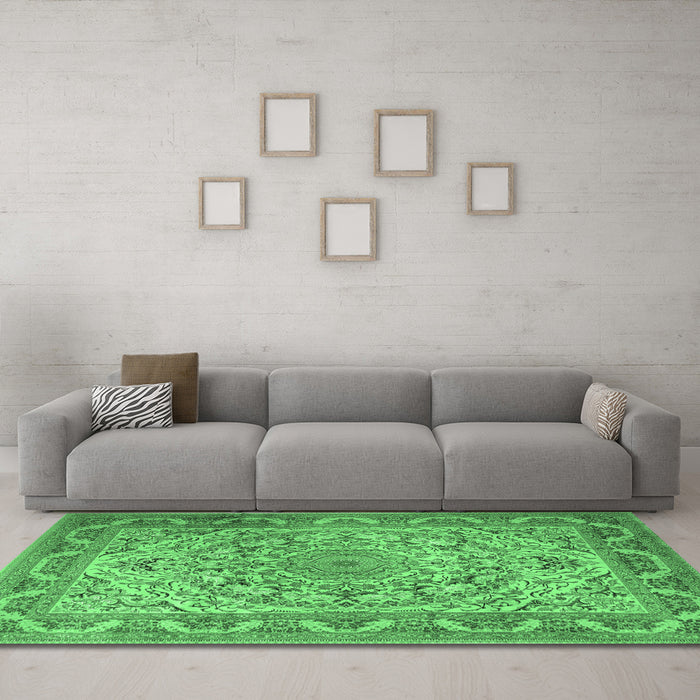 Machine Washable Medallion Emerald Green Traditional Area Rugs in a Living Room,, wshtr1868emgrn