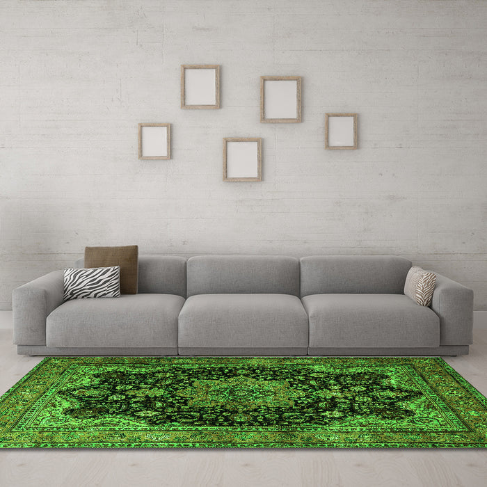 Machine Washable Persian Green Traditional Area Rugs in a Living Room,, wshtr1871grn