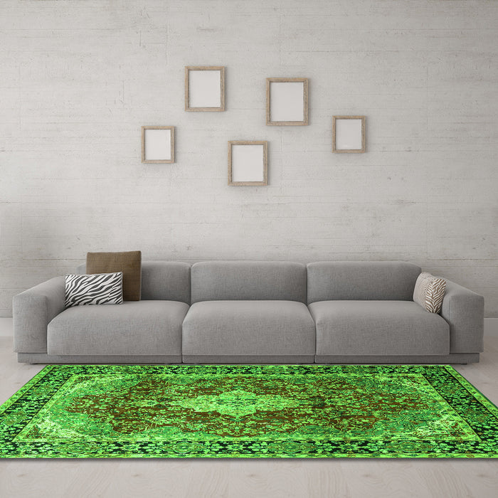 Machine Washable Persian Green Traditional Area Rugs in a Living Room,, wshtr1872grn
