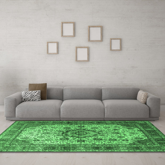 Machine Washable Persian Emerald Green Traditional Area Rugs in a Living Room,, wshtr1873emgrn