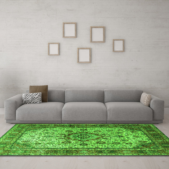 Machine Washable Persian Green Traditional Area Rugs in a Living Room,, wshtr1873grn