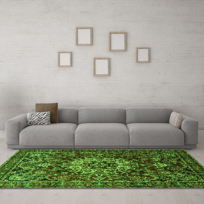 Machine Washable Persian Green Traditional Area Rugs in a Living Room,, wshtr1874grn
