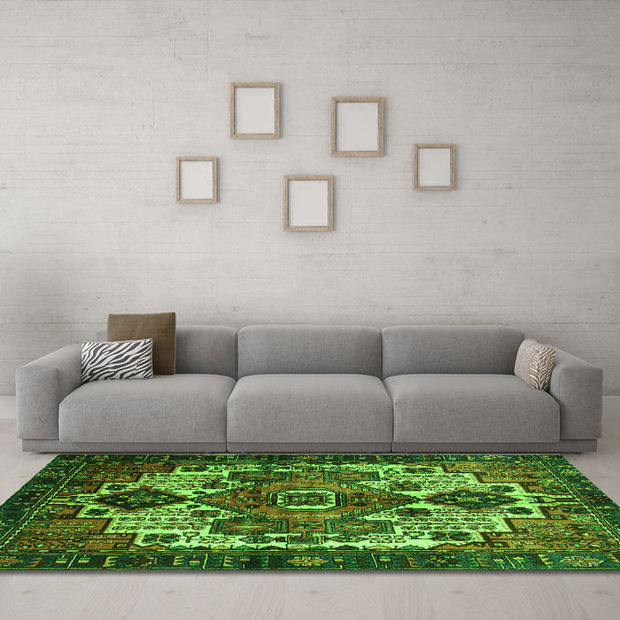 Machine Washable Persian Green Traditional Area Rugs in a Living Room,, wshtr1878grn