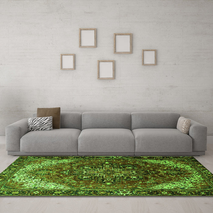 Machine Washable Persian Green Traditional Area Rugs in a Living Room,, wshtr1881grn