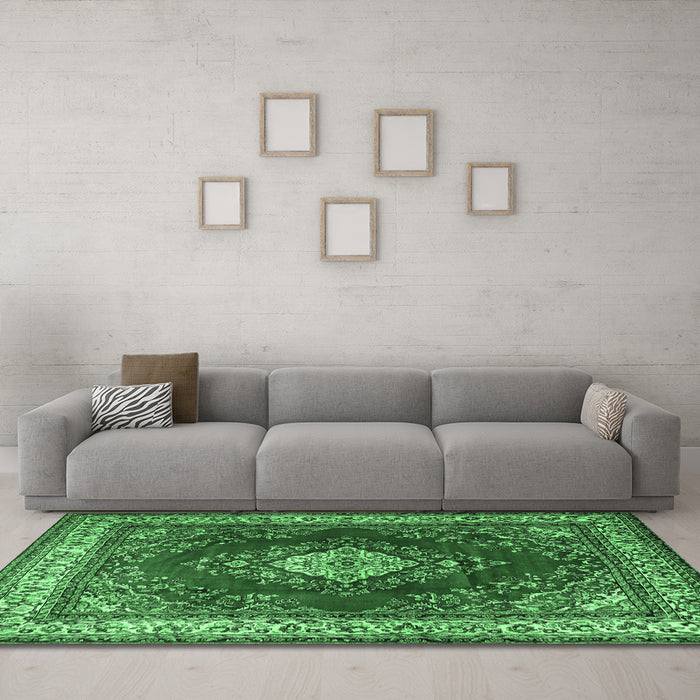 Machine Washable Medallion Emerald Green Traditional Area Rugs in a Living Room,, wshtr1883emgrn