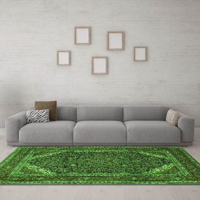 Machine Washable Persian Green Traditional Area Rugs in a Living Room,, wshtr1885grn