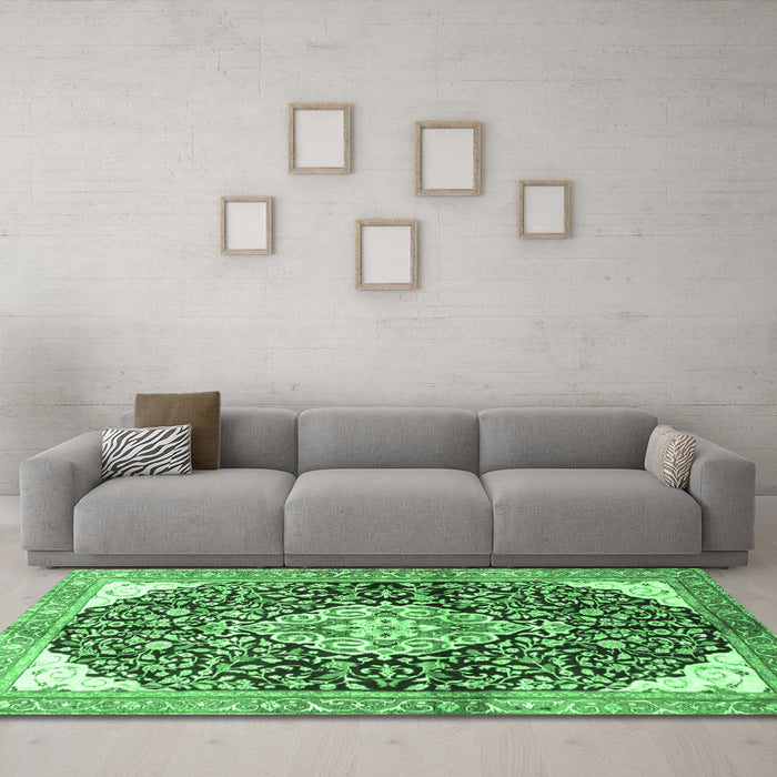 Machine Washable Medallion Emerald Green Traditional Area Rugs in a Living Room,, wshtr188emgrn