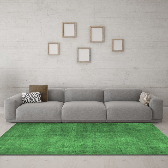 Machine Washable Persian Emerald Green Traditional Area Rugs in a Living Room,, wshtr1893emgrn