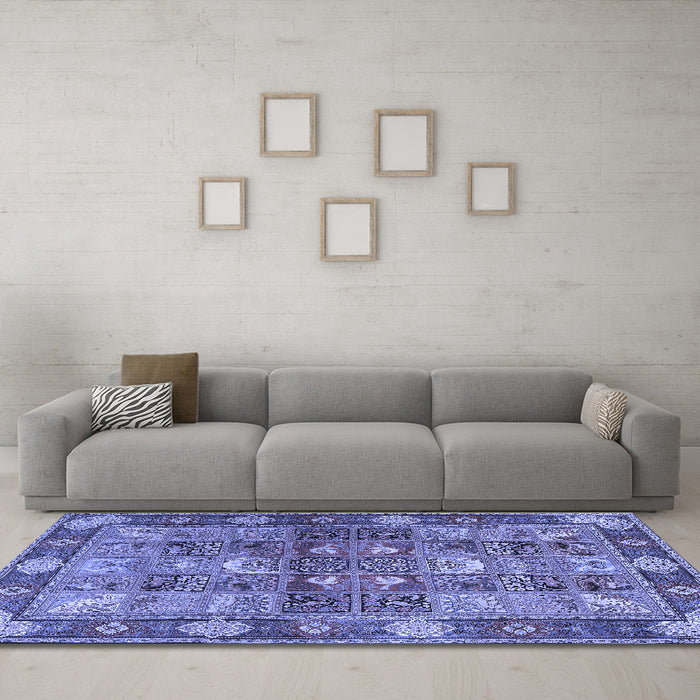 Machine Washable Persian Blue Traditional Rug in a Living Room, wshtr1894blu