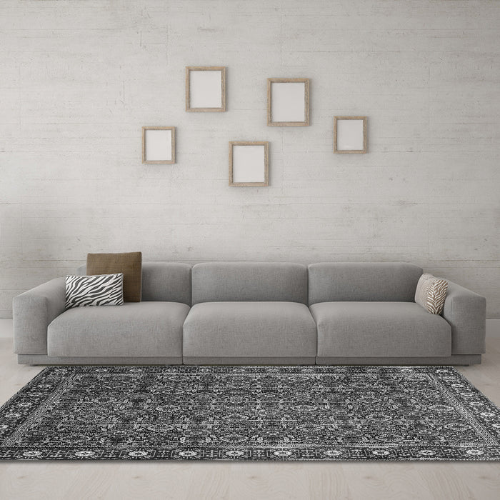 Machine Washable Persian Gray Traditional Rug in a Living Room,, wshtr1895gry