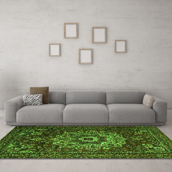 Machine Washable Persian Green Traditional Area Rugs in a Living Room,, wshtr1896grn