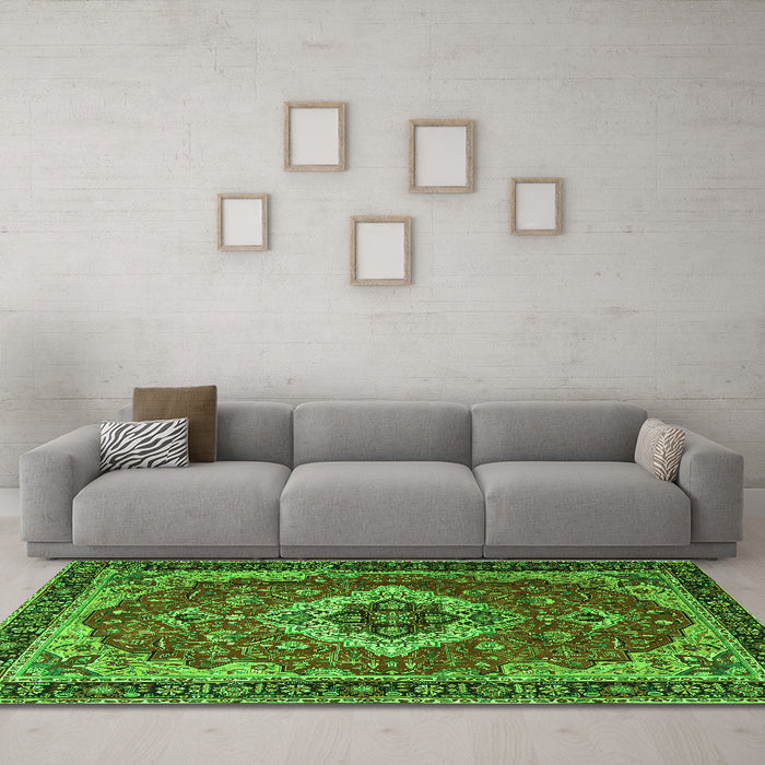 Machine Washable Persian Green Traditional Area Rugs in a Living Room,, wshtr1897grn
