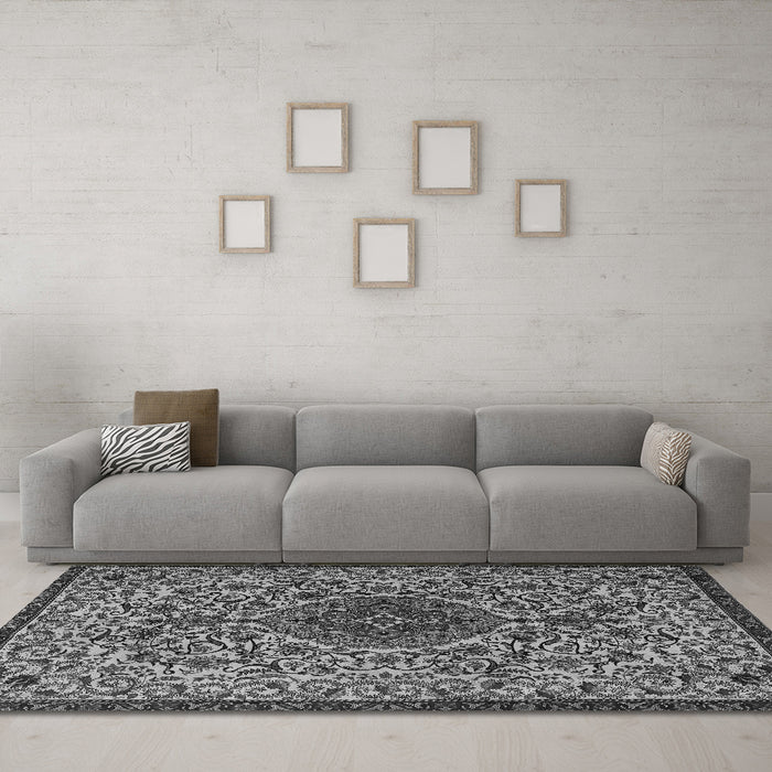 Machine Washable Persian Gray Traditional Rug in a Living Room,, wshtr1898gry
