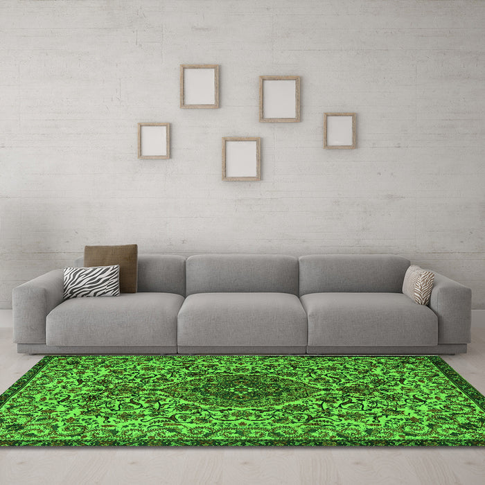 Machine Washable Persian Green Traditional Area Rugs in a Living Room,, wshtr1898grn