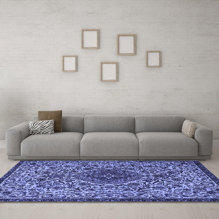 Machine Washable Persian Blue Traditional Rug in a Living Room, wshtr1898blu
