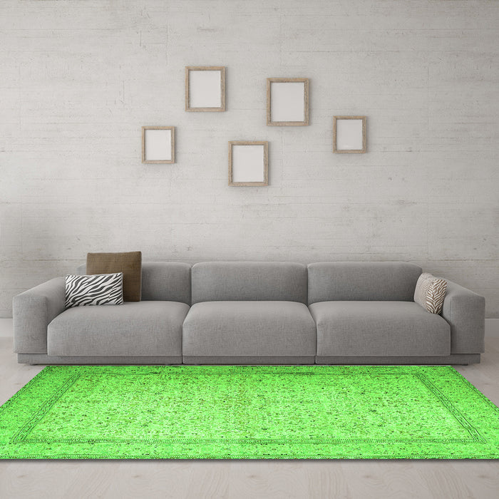 Machine Washable Persian Green Traditional Area Rugs in a Living Room,, wshtr1900grn