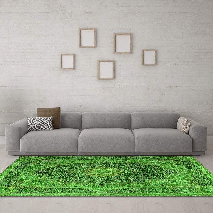 Machine Washable Medallion Green Traditional Area Rugs in a Living Room,, wshtr1901grn