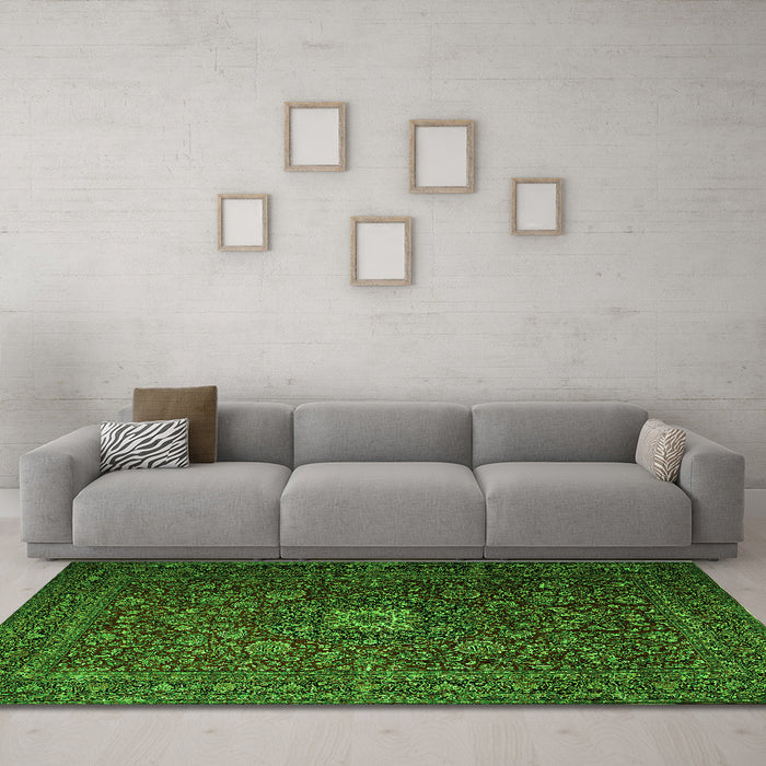 Machine Washable Persian Green Traditional Area Rugs in a Living Room,, wshtr1903grn