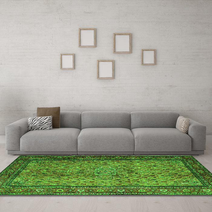 Machine Washable Persian Green Traditional Area Rugs in a Living Room,, wshtr1904grn