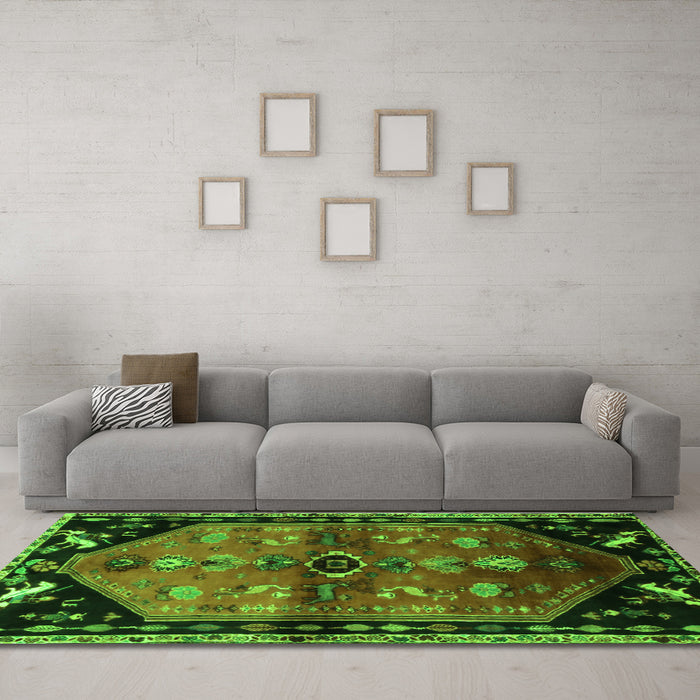 Machine Washable Animal Green Traditional Area Rugs in a Living Room,, wshtr1905grn