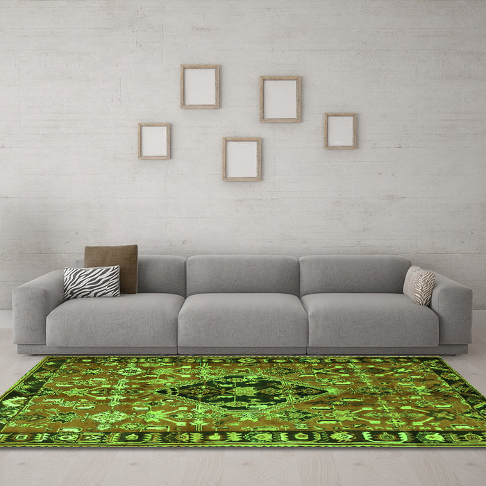 Machine Washable Persian Green Traditional Area Rugs in a Living Room,, wshtr1907grn