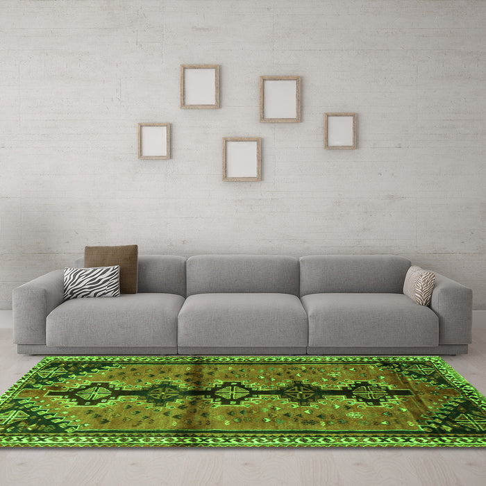 Machine Washable Persian Green Traditional Area Rugs in a Living Room,, wshtr1908grn