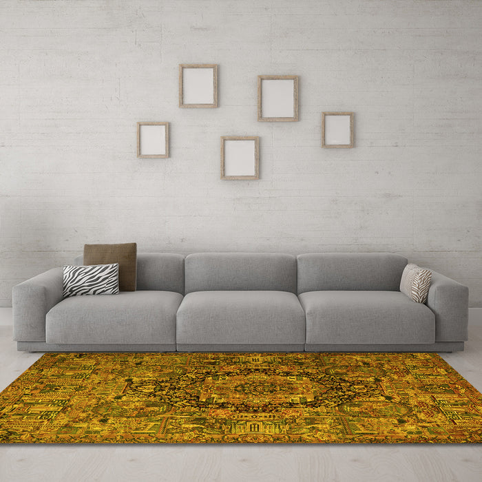 Machine Washable Animal Yellow Traditional Rug in a Living Room, wshtr1915yw