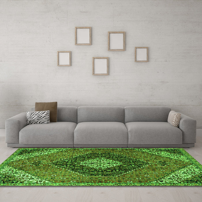 Machine Washable Persian Green Traditional Area Rugs in a Living Room,, wshtr1916grn