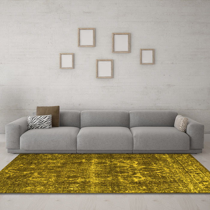 Machine Washable Persian Yellow Traditional Rug in a Living Room, wshtr1918yw
