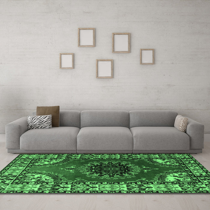 Machine Washable Medallion Emerald Green Traditional Area Rugs in a Living Room,, wshtr1919emgrn