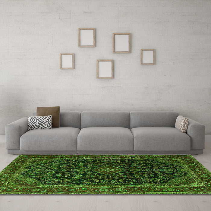 Machine Washable Persian Green Traditional Area Rugs in a Living Room,, wshtr1922grn