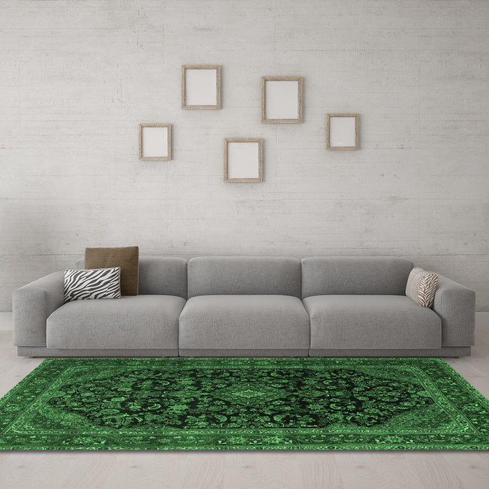 Machine Washable Persian Emerald Green Traditional Area Rugs in a Living Room,, wshtr1922emgrn