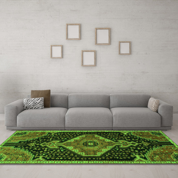 Machine Washable Persian Green Traditional Area Rugs in a Living Room,, wshtr1924grn