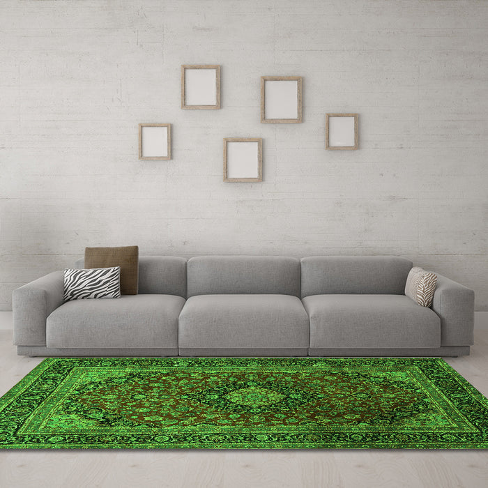 Machine Washable Persian Green Traditional Area Rugs in a Living Room,, wshtr1926grn