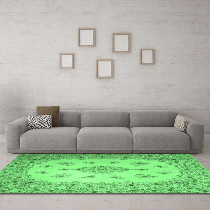 Machine Washable Medallion Emerald Green Traditional Area Rugs in a Living Room,, wshtr1927emgrn