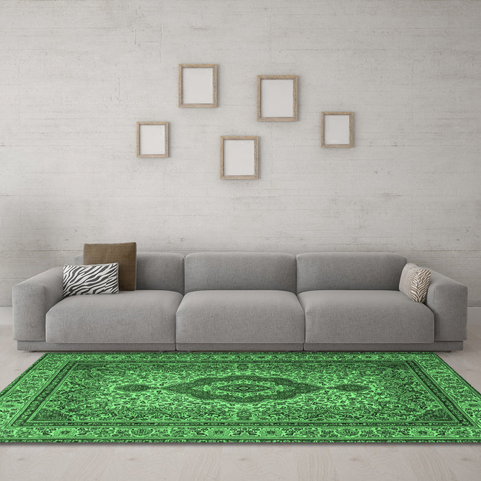Machine Washable Medallion Emerald Green Traditional Area Rugs in a Living Room,, wshtr1929emgrn