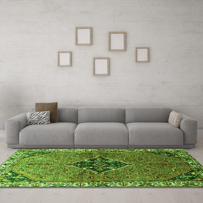 Machine Washable Persian Green Traditional Area Rugs in a Living Room,, wshtr192grn
