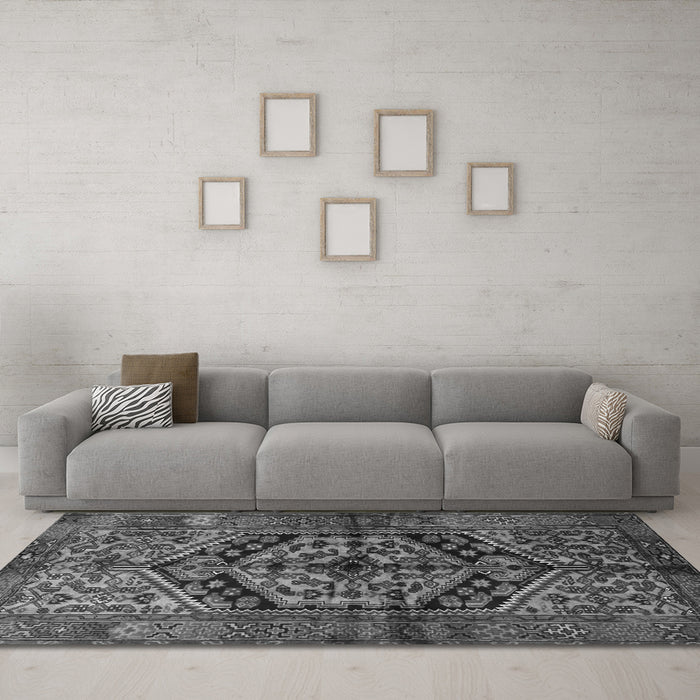 Machine Washable Persian Gray Traditional Rug in a Living Room,, wshtr1931gry