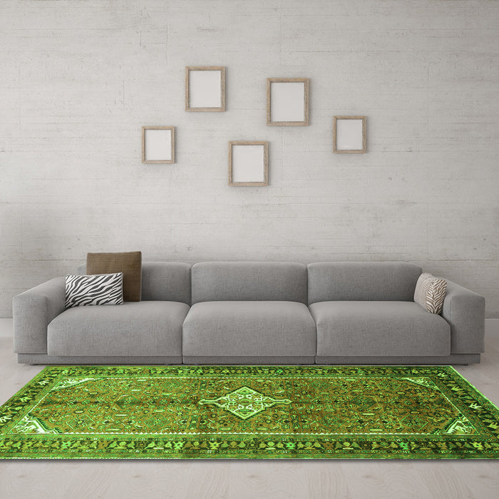 Machine Washable Persian Green Traditional Area Rugs in a Living Room,, wshtr193grn