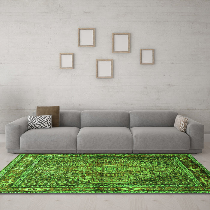 Machine Washable Persian Green Traditional Area Rugs in a Living Room,, wshtr1940grn
