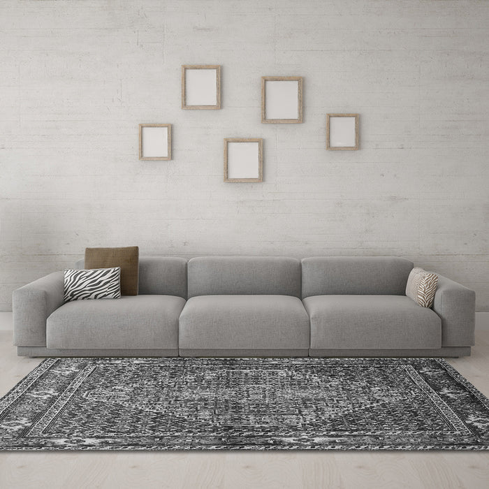 Machine Washable Persian Gray Traditional Rug in a Living Room,, wshtr1940gry