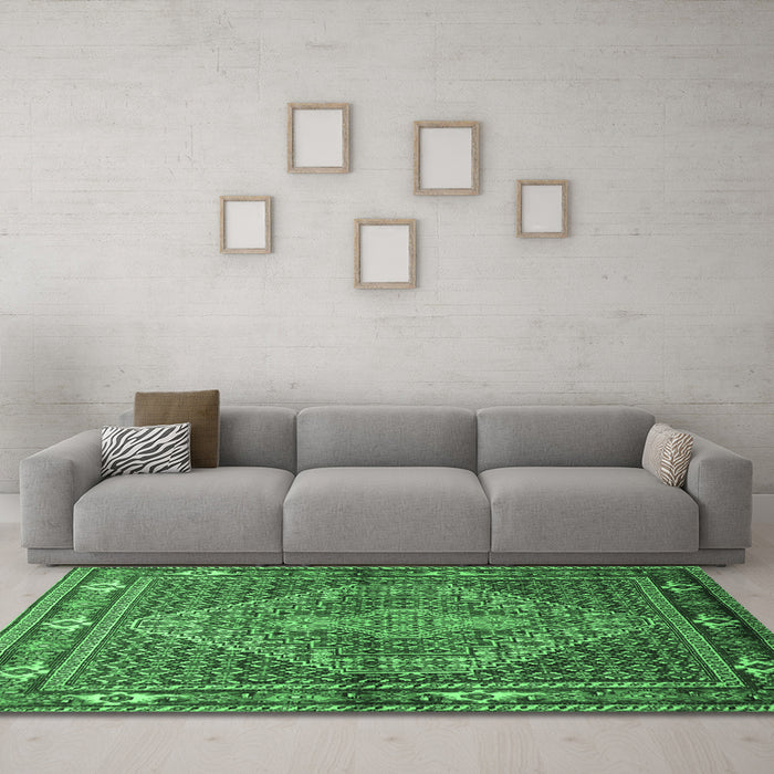 Machine Washable Persian Emerald Green Traditional Area Rugs in a Living Room,, wshtr1940emgrn