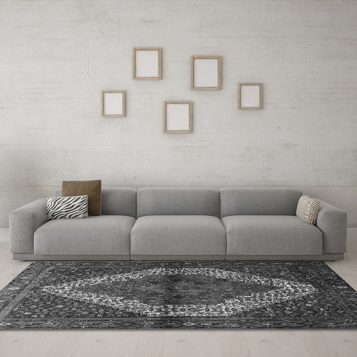 Machine Washable Persian Gray Traditional Rug in a Living Room,, wshtr1943gry