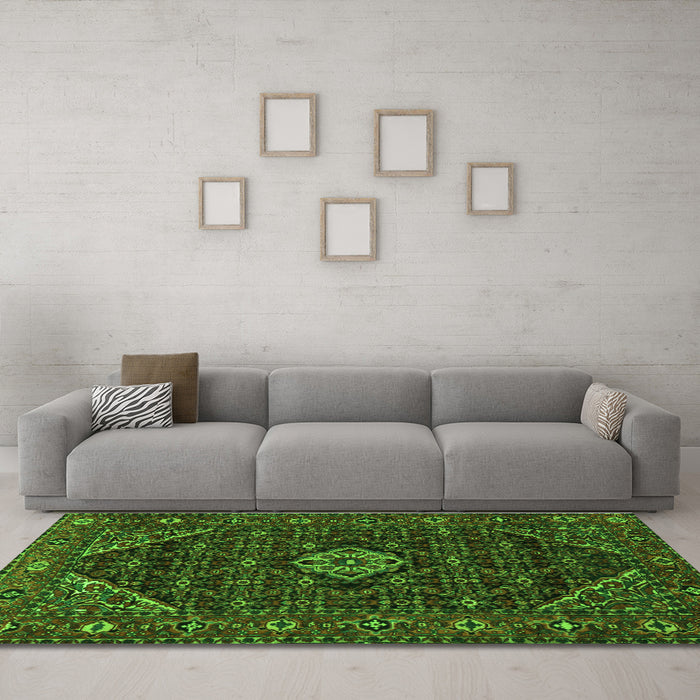 Machine Washable Persian Green Traditional Area Rugs in a Living Room,, wshtr1958grn