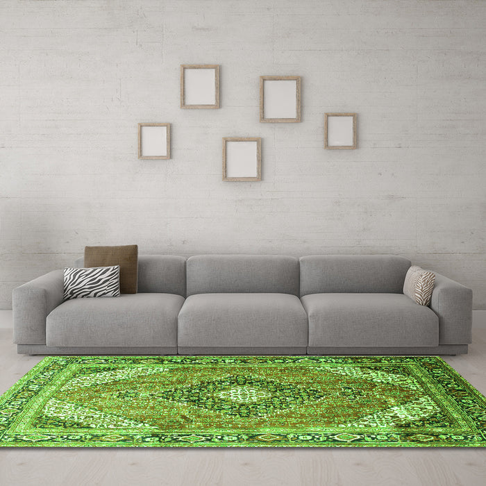 Machine Washable Persian Green Traditional Area Rugs in a Living Room,, wshtr195grn